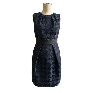 Carmen Marc Valvo ✘ Sleeveless Houndstooth Pleat Sheath Knee Dress, Navy Black 2